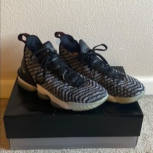 Nike Lebron XVI 16 Oreo